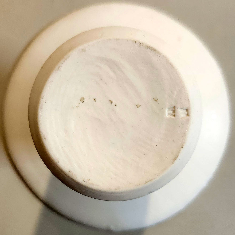 Mary White, UK, stoneware vase with white glaze L3452