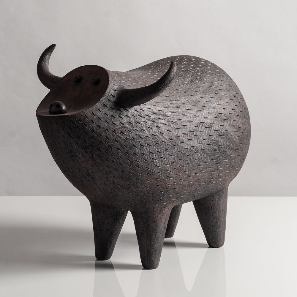 Chiu-i Wu, UK and Taiwan, unique stoneware bull M4008