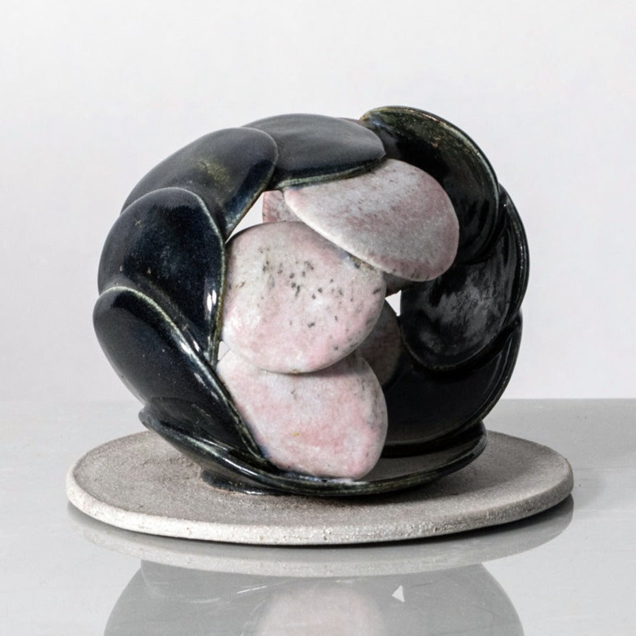 Beate Kuhn, Germany, unique sculpture with pink and dark green glaze K1745