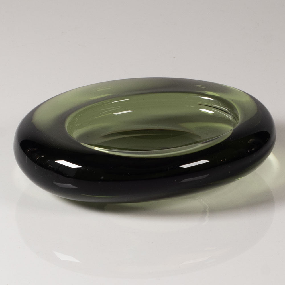 Vicki Lindstrand for Kosta Sweden, shallow bowl in green glass L3624
