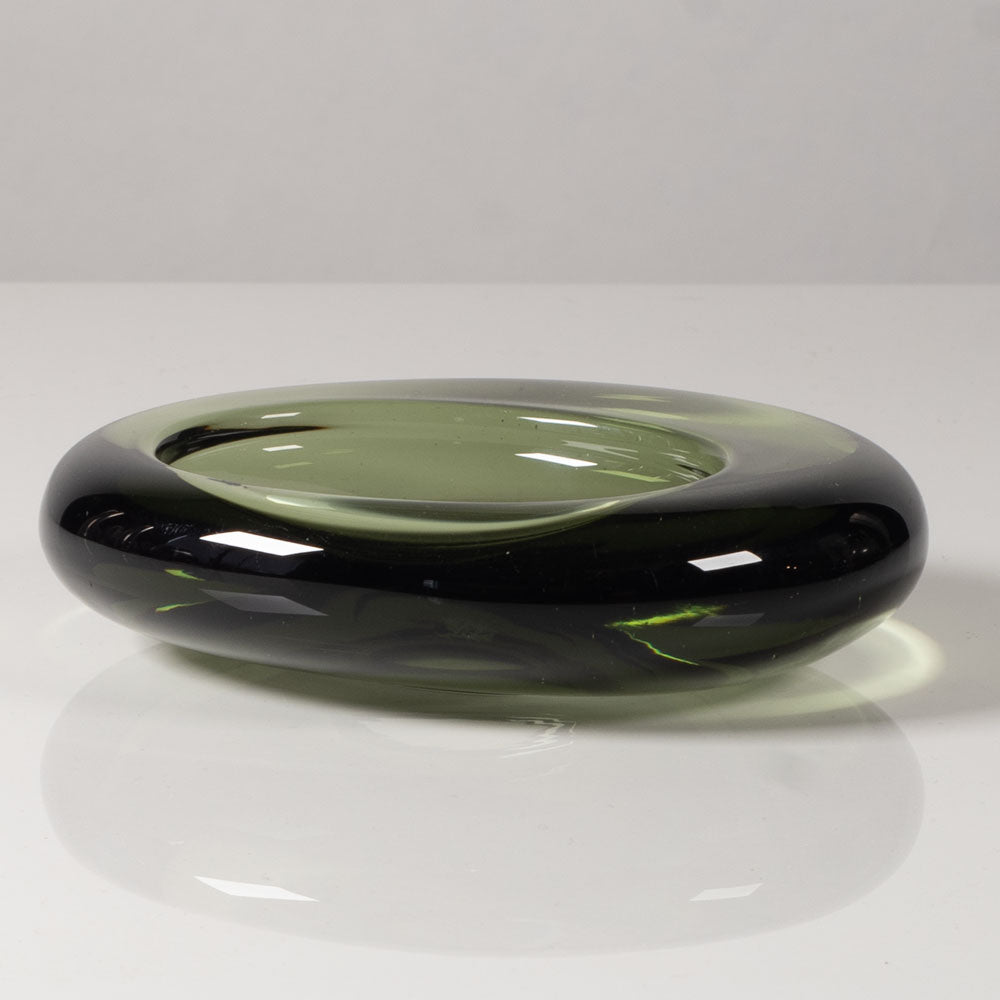 Vicki Lindstrand for Kosta Sweden, shallow bowl in green glass L3624