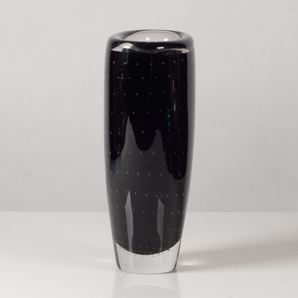 Vicke Lindstrand for Kosta, Sweden, sommerso vase with bubbles in black and clear glass L3774