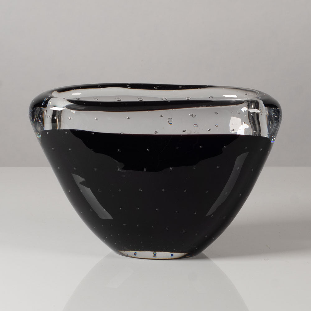 Vicke Lindstrand for Kosta, Sweden, sommerso vase with bubbles in black and clear glass L3716