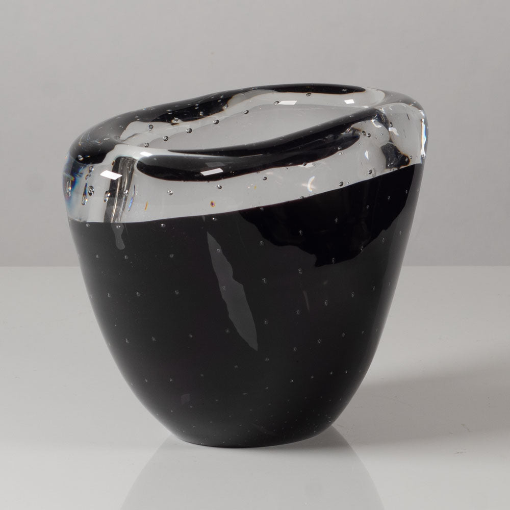 Vicke Lindstrand for Kosta, Sweden, sommerso vase with bubbles in black and clear glass L3716