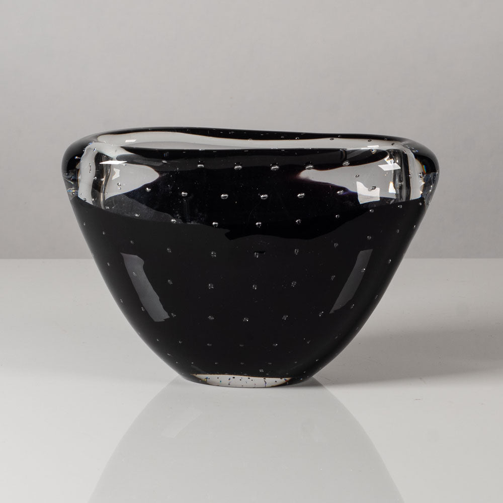 Vicke Lindstrand for Kosta, Sweden, sommerso vase with bubbles in black and clear glass L3716