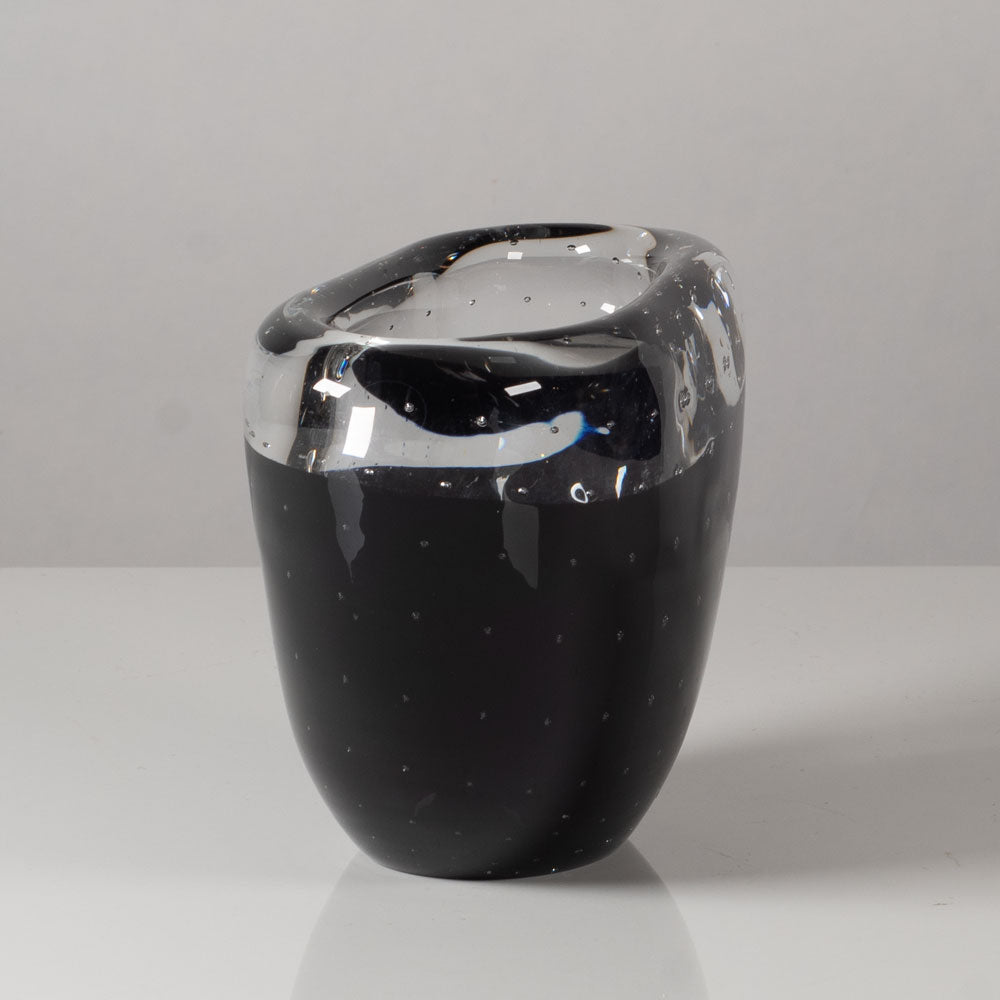 Vicke Lindstrand for Kosta, Sweden, sommerso vase with bubbles in black and clear glass L3716