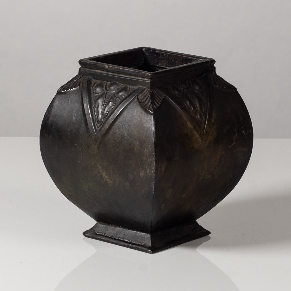 Aegte Ildfast, Denmark, bronze vase L3721