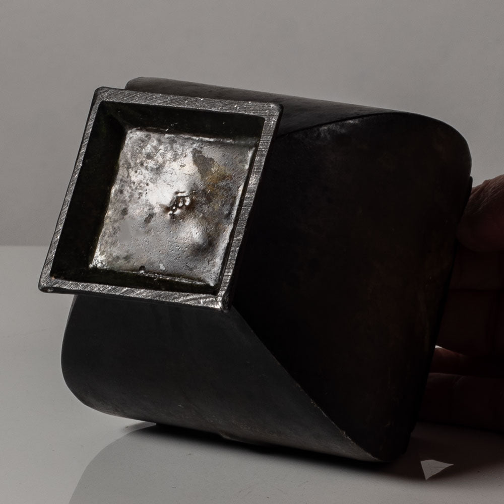 Aegte Ildfast, Denmark, bronze vase L3721