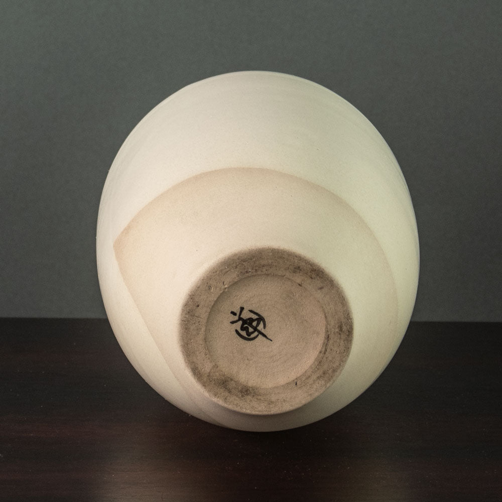 Jan Bontjes van Beek, stoneware ovoid vase with cream glaze K2027