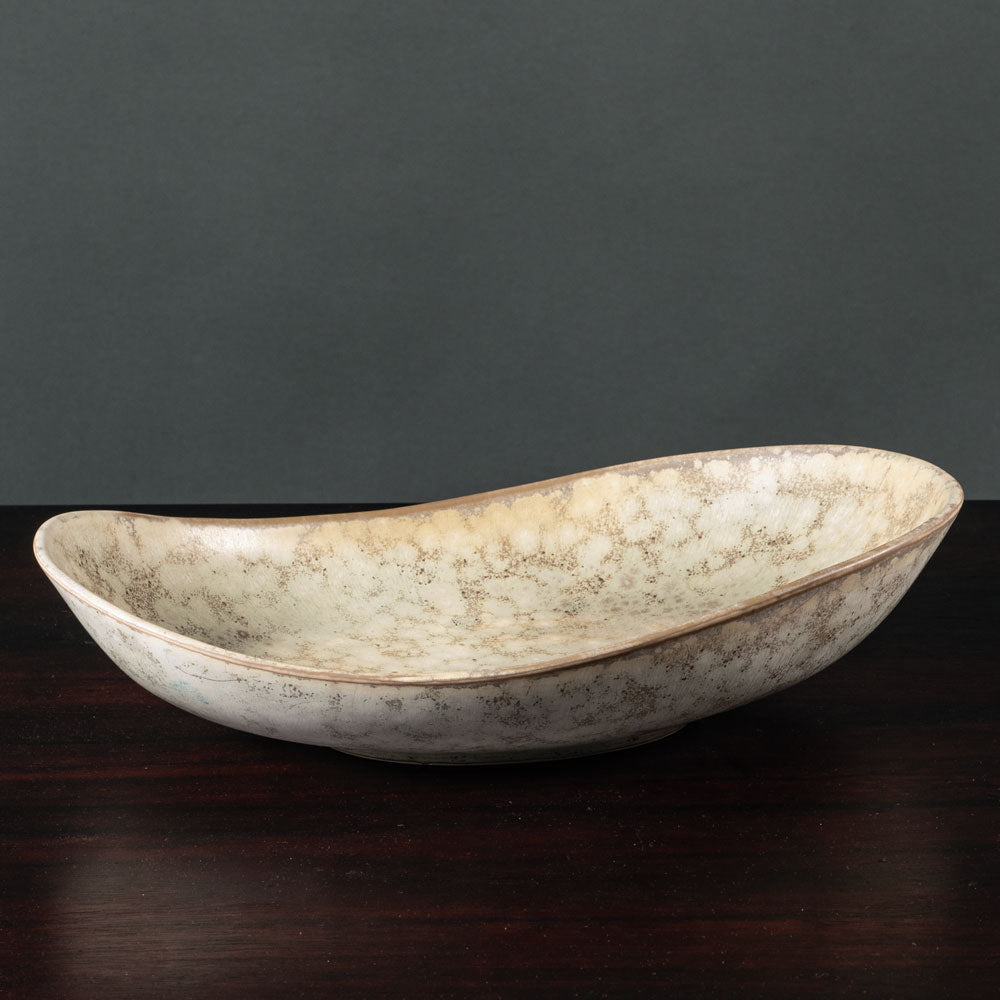 Carl Harry Stålhane for Rörstrand, Sweden, large stoneware bowl with matte beige and cream glaze L3842