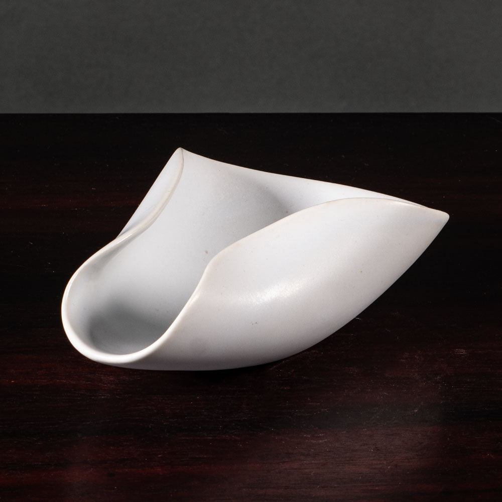Stig Lindberg for Gustavsberg, porcelain "Veckla" bowl with matte white glaze L3577