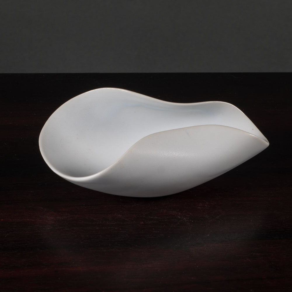 Stig Lindberg for Gustavsberg, porcelain "Veckla" bowl with matte white glaze L3577