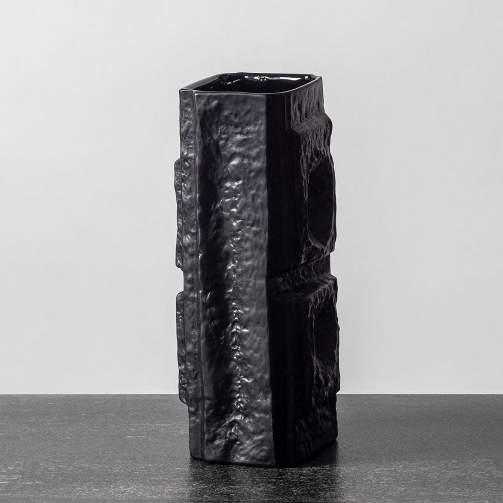 Martin Freyer for Rosenthal, Germany, porcelain vase with black matte glaze J1258
