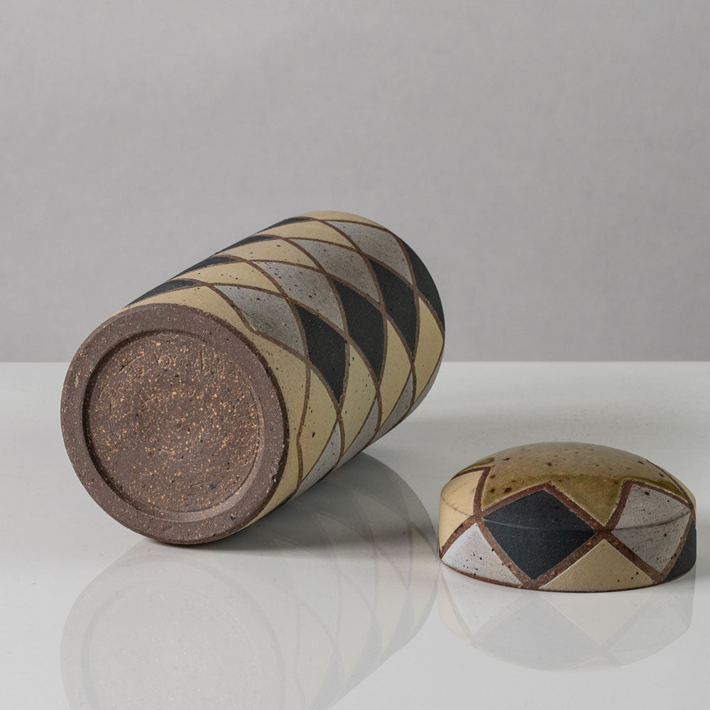 Bente Brosbøl Hansen, own studio, Denmark, stoneware jar with grid pattern K2339