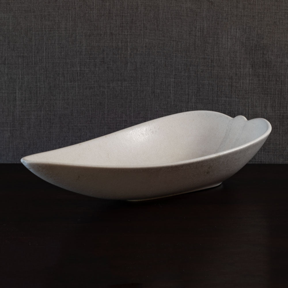 Gunnar Nylund for Rörstrand, Sweden, large stoneware leaf shaped bowl with matte white glaze L3244