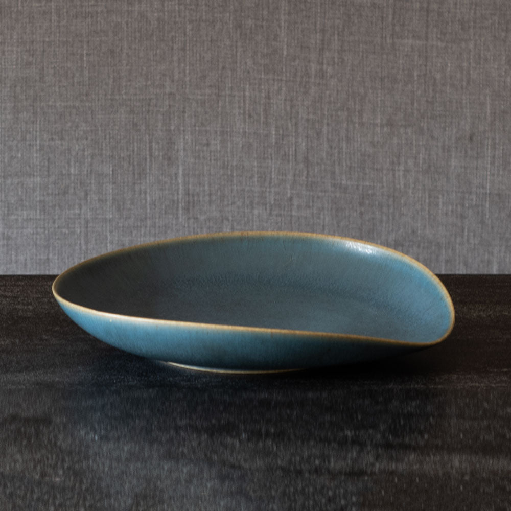 Annelise Linnemann-Schmidt for Palshus, stoneware dish with pale blue haresfur glaze L3570