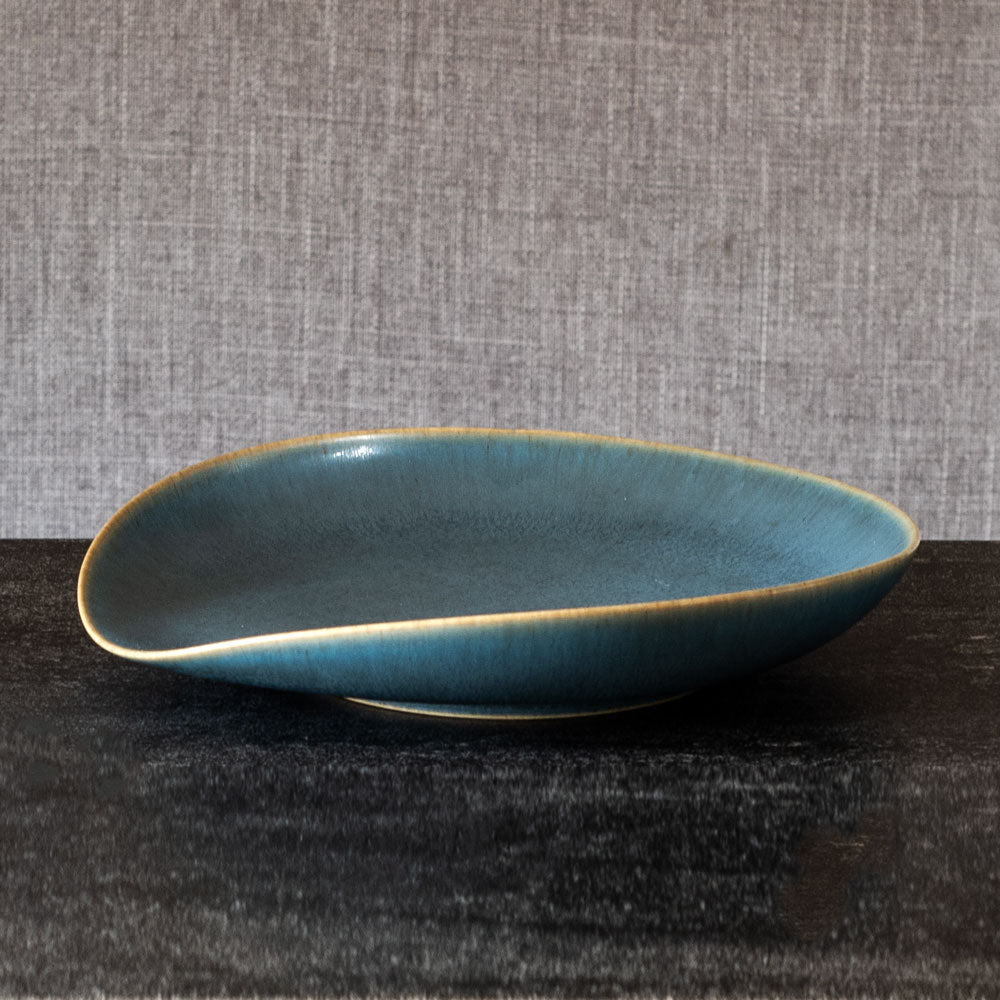 Annelise Linnemann-Schmidt for Palshus, stoneware dish with pale blue haresfur glaze L3570