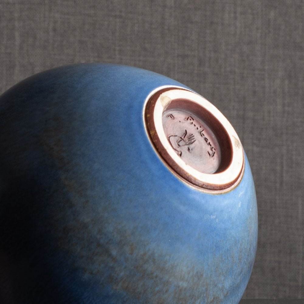 Berndt Friberg for Gustavsberg, Sweden, stoneware vase with blue haresfur glaze L3908