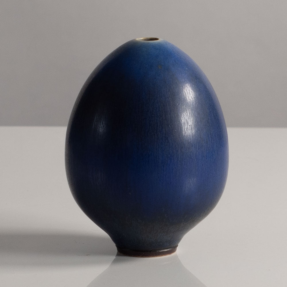 Berndt Friberg for Gustavsberg, Sweden, stoneware egg vase with blue haresfur glaze L3894