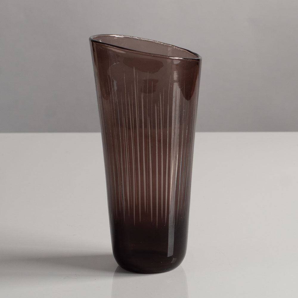 Vicke Lindstrand for Kosta, Sweden, unique engraved purple glass vase L3954