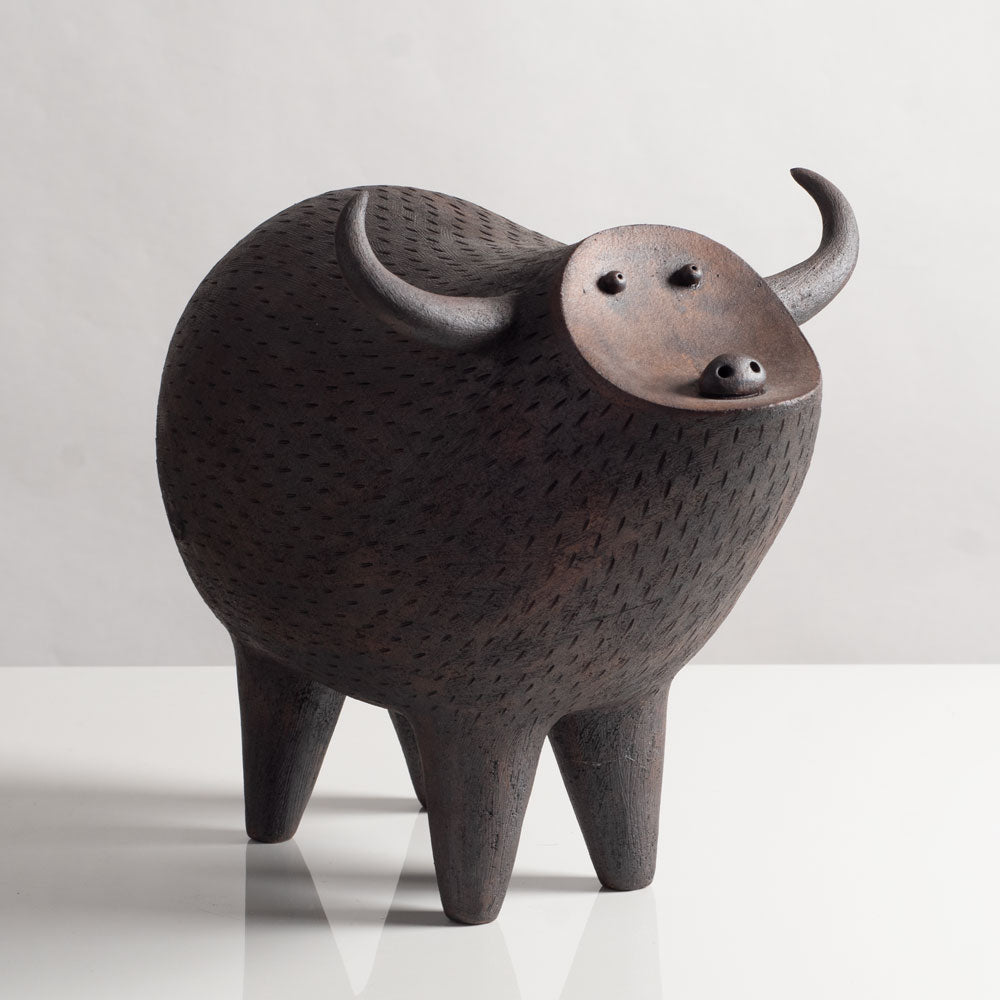 Chiu-i Wu, UK and Taiwan, unique stoneware bull M4008