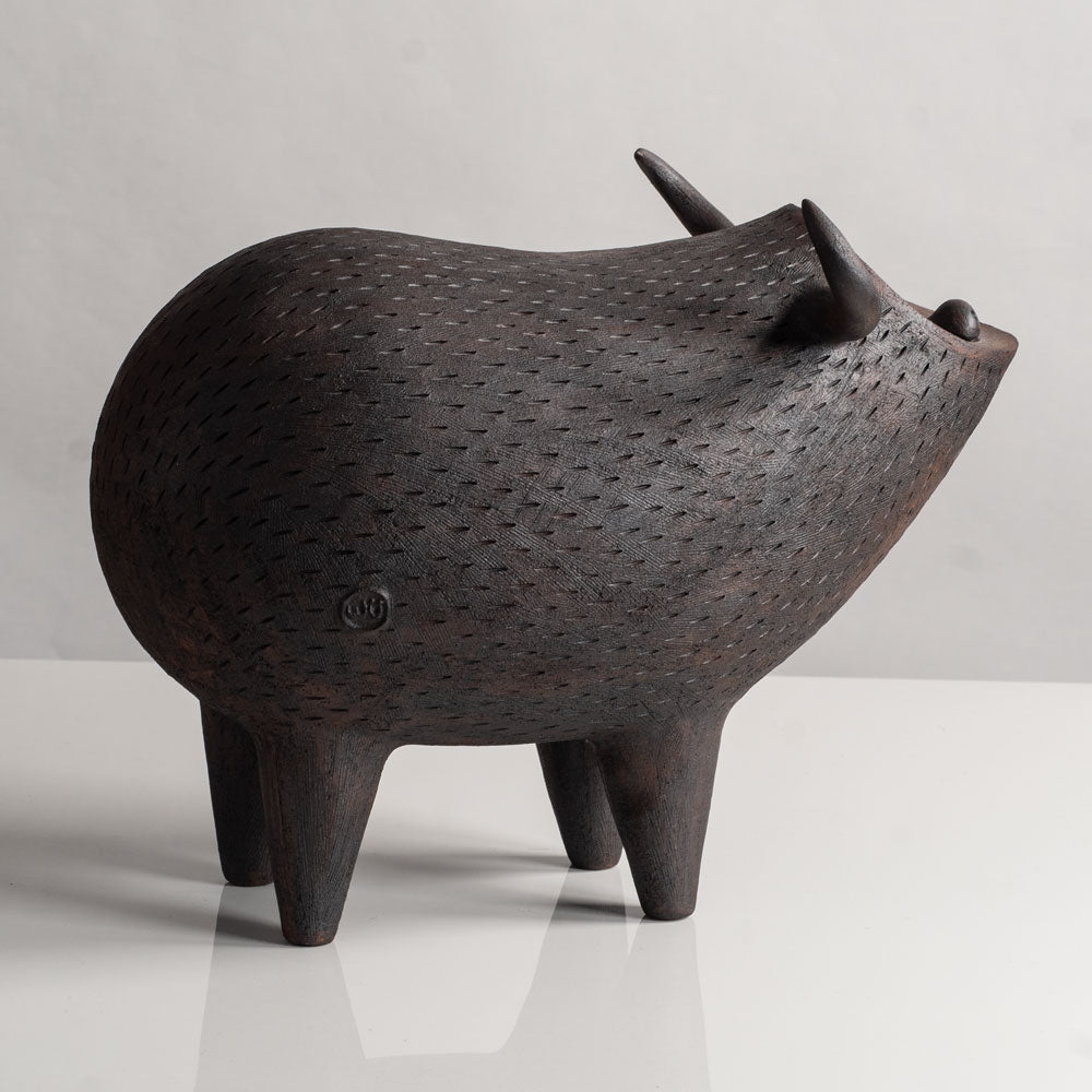 Chiu-i Wu, UK and Taiwan, unique stoneware bull M4008