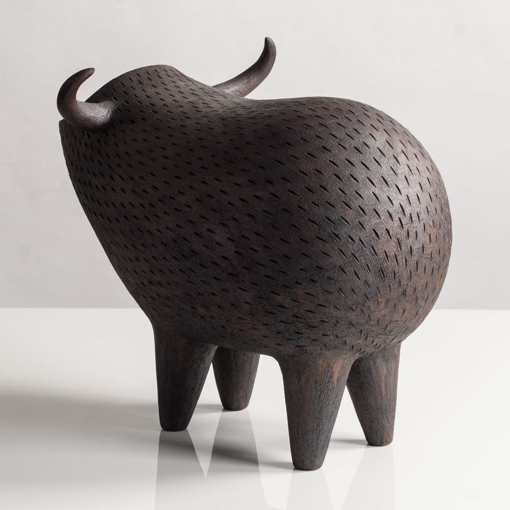 Chiu-i Wu, UK and Taiwan, unique stoneware bull M4008