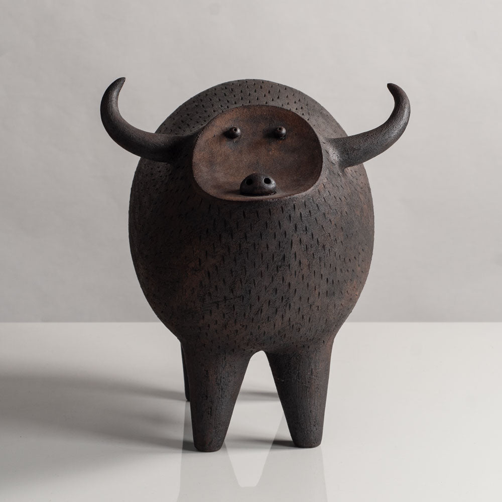 Chiu-i Wu, UK and Taiwan, unique stoneware bull M4008
