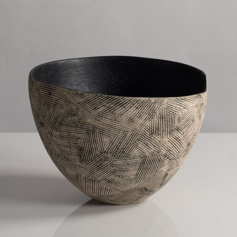 Carolyn Genders, UK, unique stoneware sgraffito bowl L4007