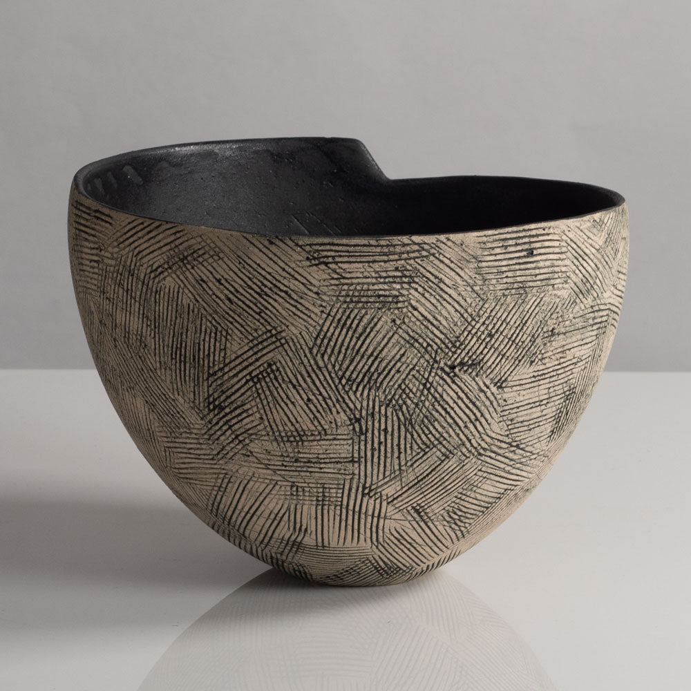 Carolyn Genders, UK, unique stoneware sgraffito bowl L4007
