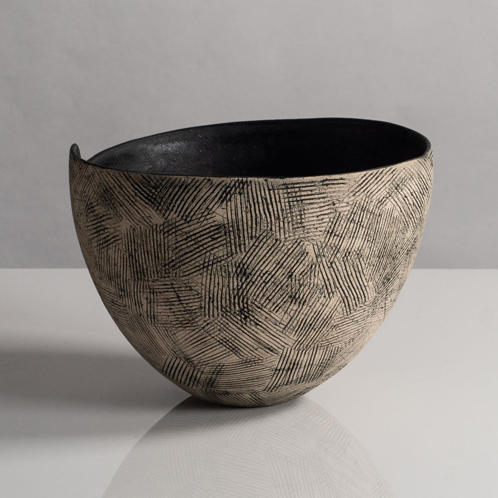 Carolyn Genders, UK, unique stoneware sgraffito bowl L4007