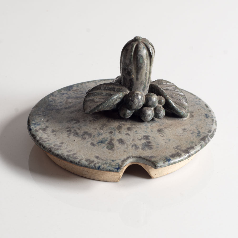 Stoneware lid with blue and grey matte glaze by Arne Bang J1090