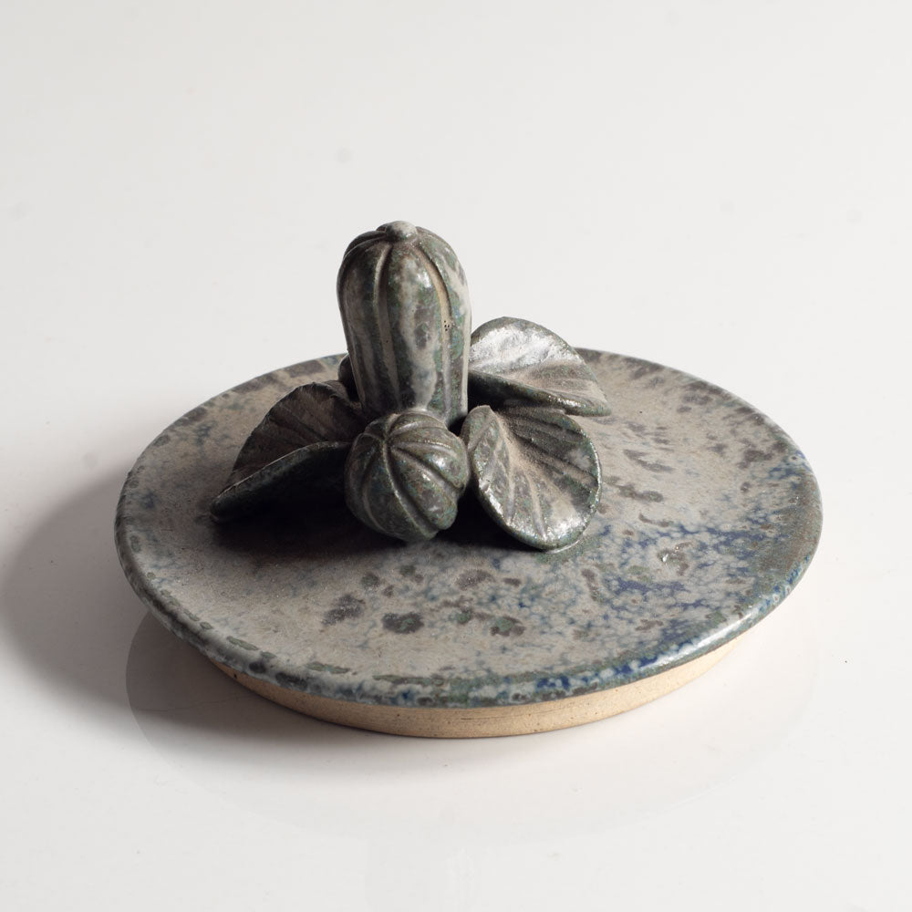Stoneware lid with blue and grey matte glaze by Arne Bang J1090