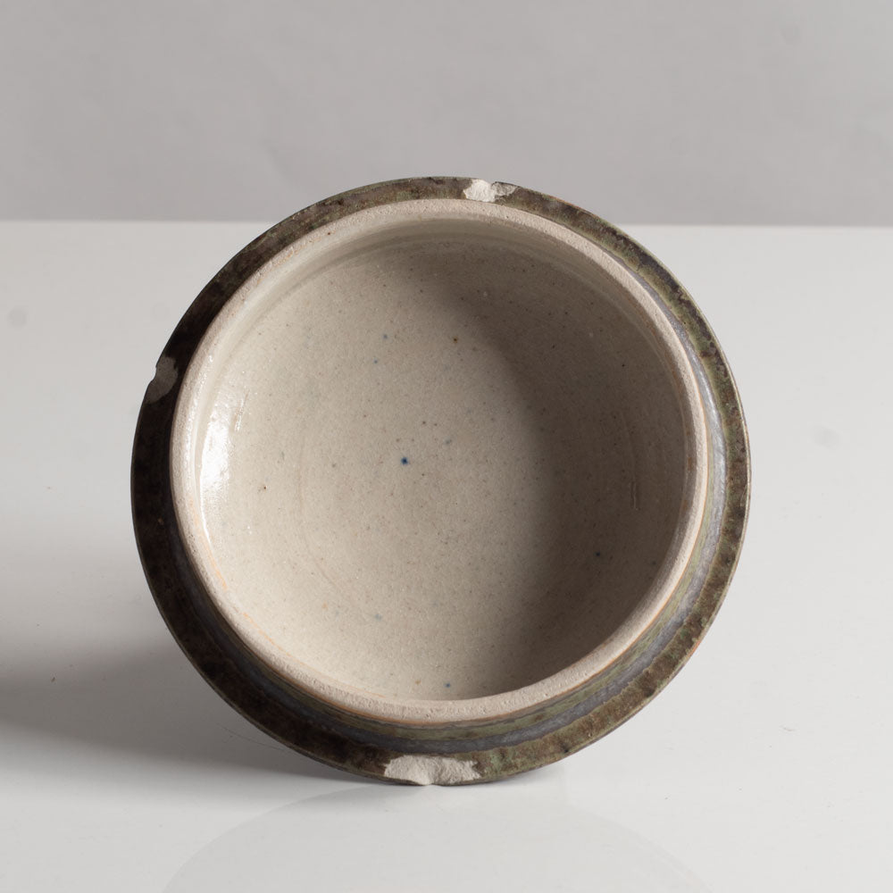 Stoneware lid with figure of cherub with green matte glaze by Arne Bang J1091