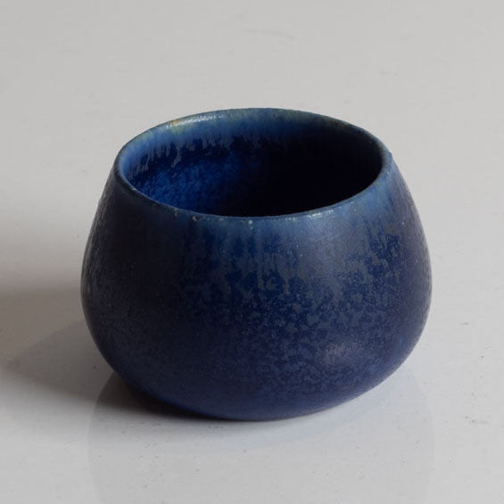 Carl Harry Stålhane for Rörstrand, Sweden, miniature bowl with blue haresfur glaze M4072