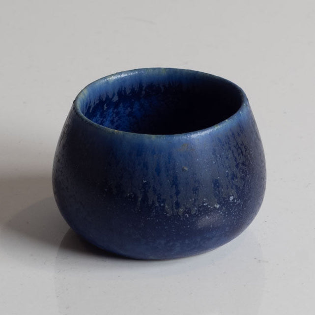 Carl Harry Stålhane for Rörstrand, Sweden, miniature bowl with blue haresfur glaze M4072
