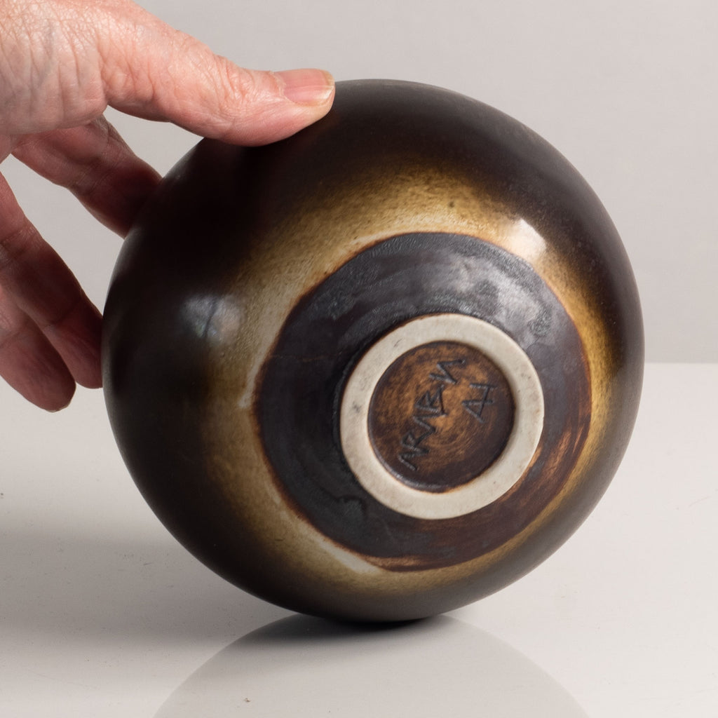 Annikki Hovisaari for Arabia, Finland, round vase with brown matte glaze M4032