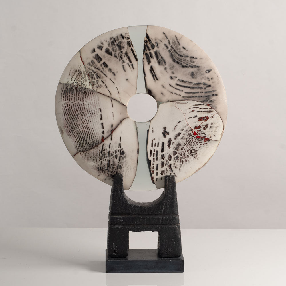 Peter Hayes, own studio, UK, stoneware disk on base L3995