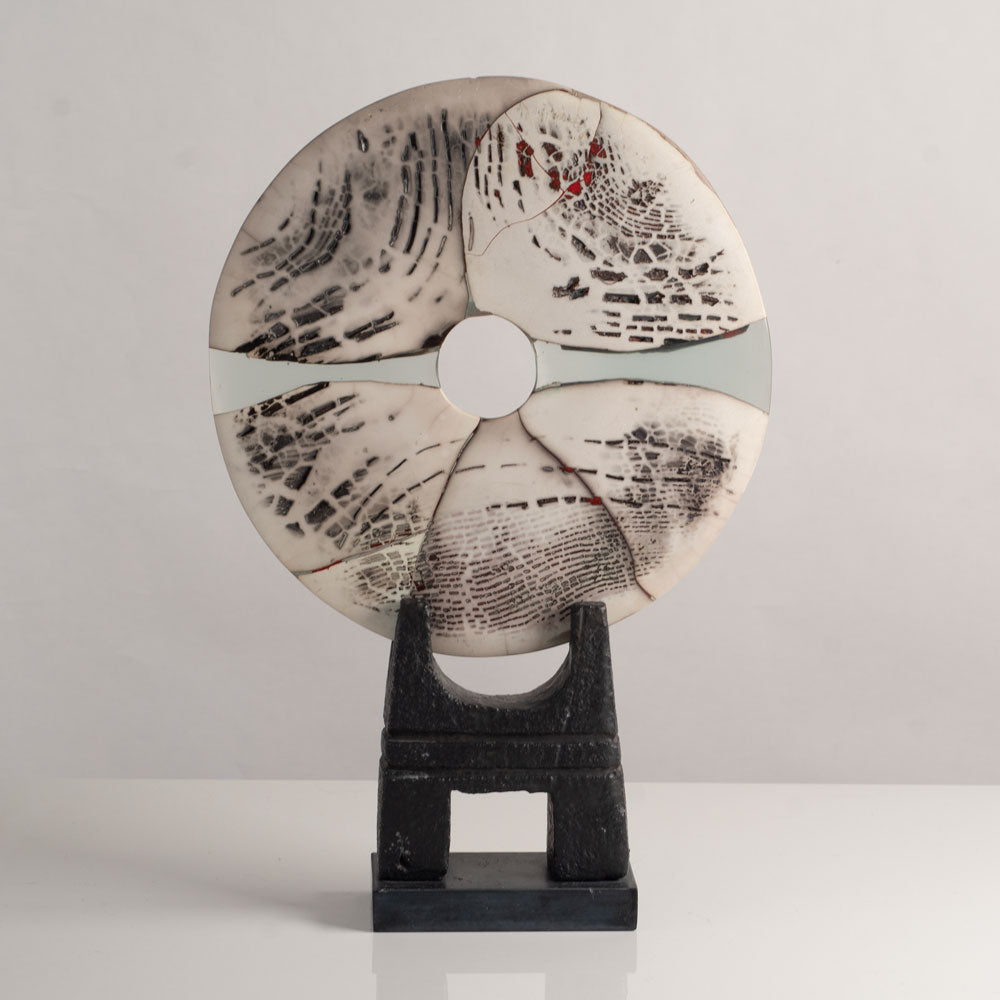 Peter Hayes, own studio, UK, stoneware disk on base L3995