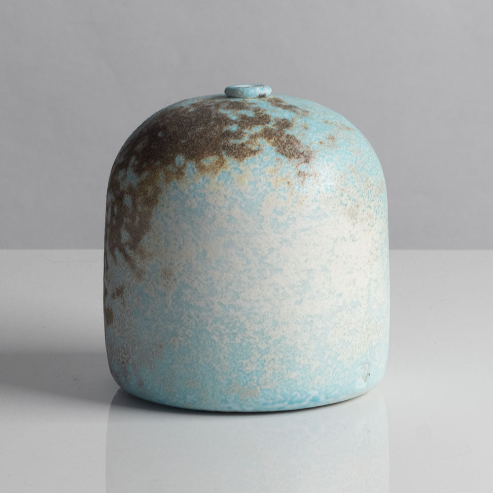 Jack Doherty, UK, soda fired porcelain vessel L4018