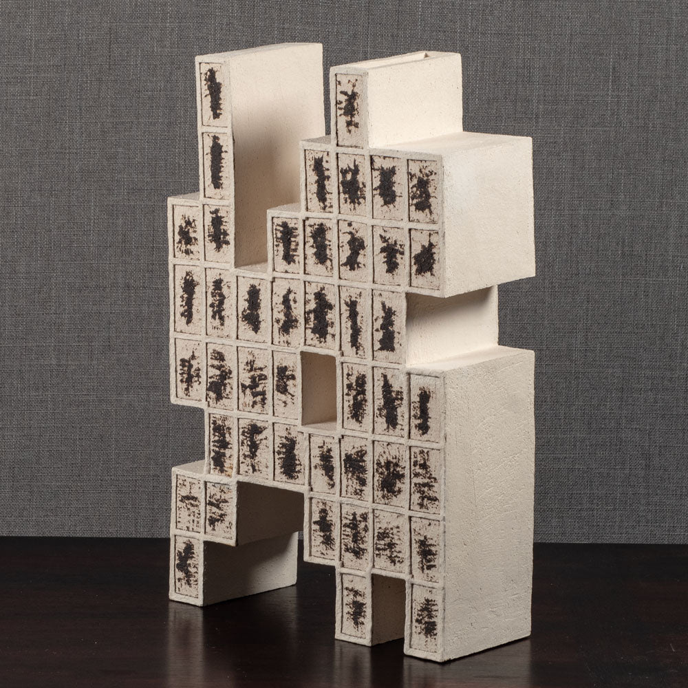 Gillian Montegrande, own studio, UK "Is it, though?", unglazed stoneware sculpture L4017