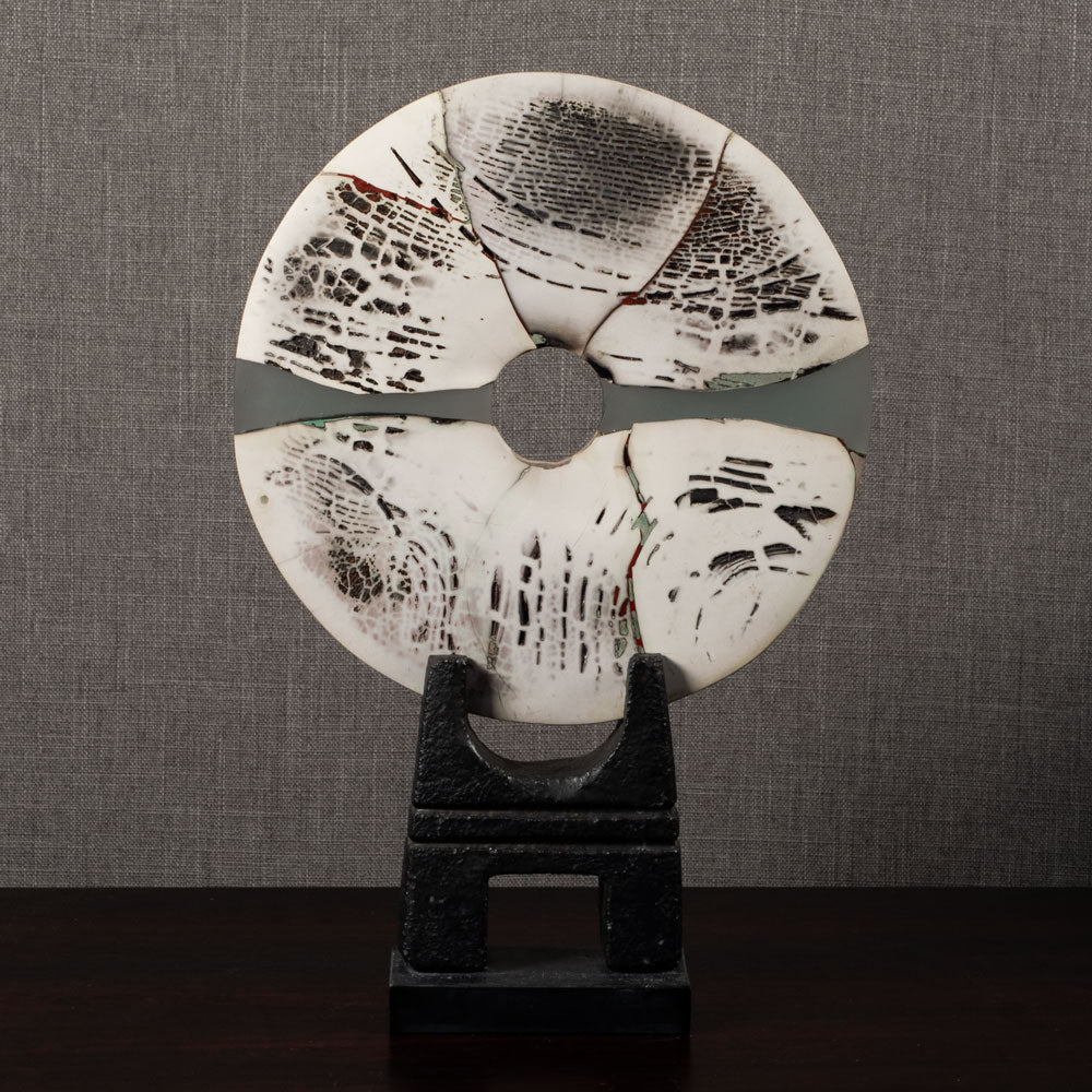 Peter Hayes, own studio, UK, stoneware disk on base L3995