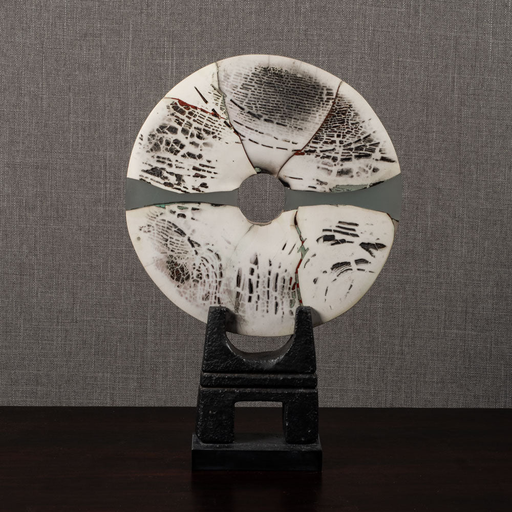 Peter Hayes, own studio, UK, stoneware disk on base L3995