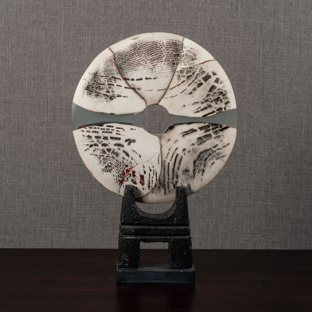 Peter Hayes, own studio, UK, stoneware disk on base L3995