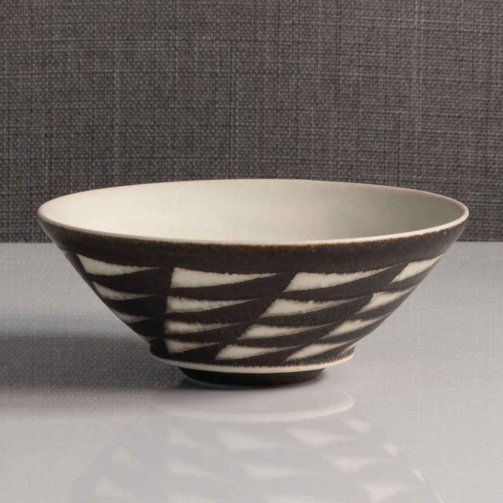 Inke Lerch-Brodersen, Germany, unique stoneware bowl with geometric pattern M4062
