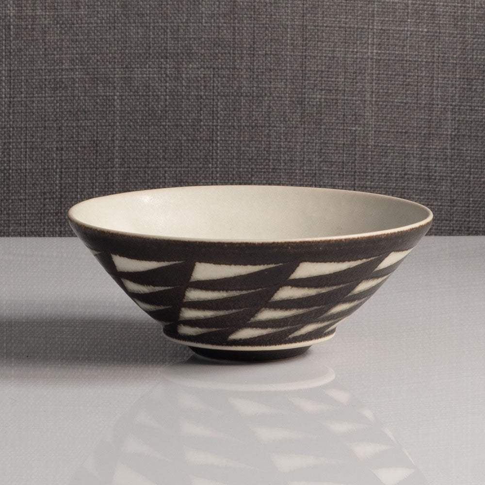 Inke Lerch-Brodersen, Germany, unique stoneware bowl with geometric pattern M4062