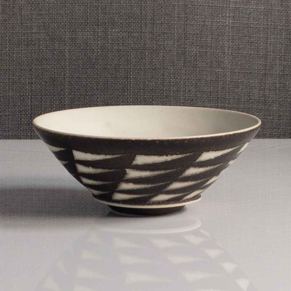 Inke Lerch-Brodersen, Germany, unique stoneware bowl with geometric pattern M4062