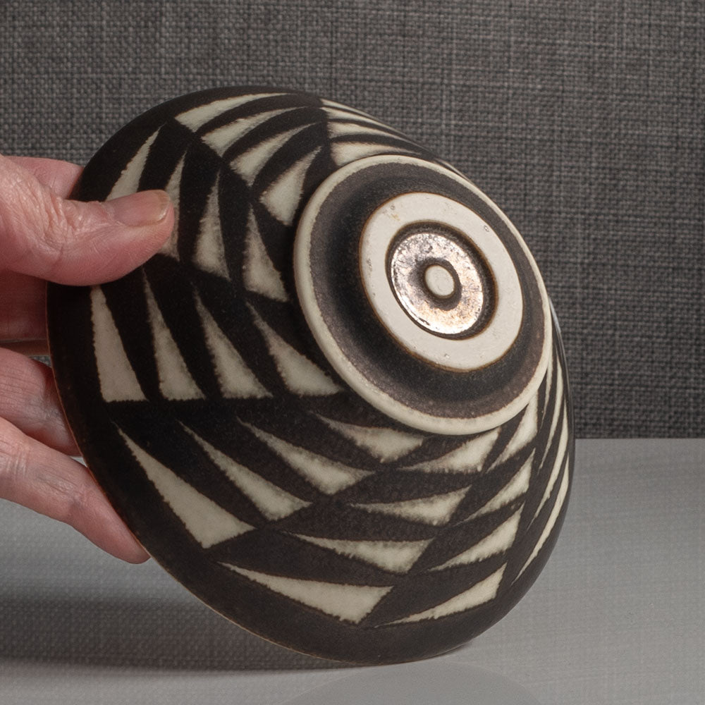 Inke Lerch-Brodersen, Germany, unique stoneware bowl with geometric pattern M4062