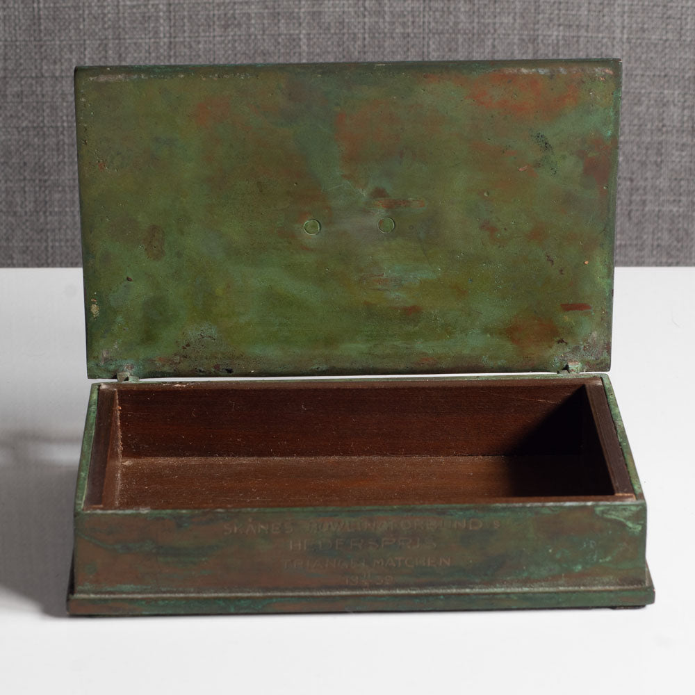 Sune Bäckström, Sweden, bronze lidded box with handle L3722