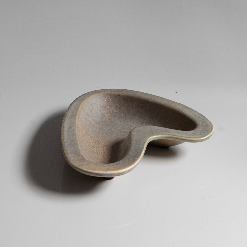 Gunnar Nylund for Rörstrand, Sweden, ceramic dish with grey haresfur glaze N9518